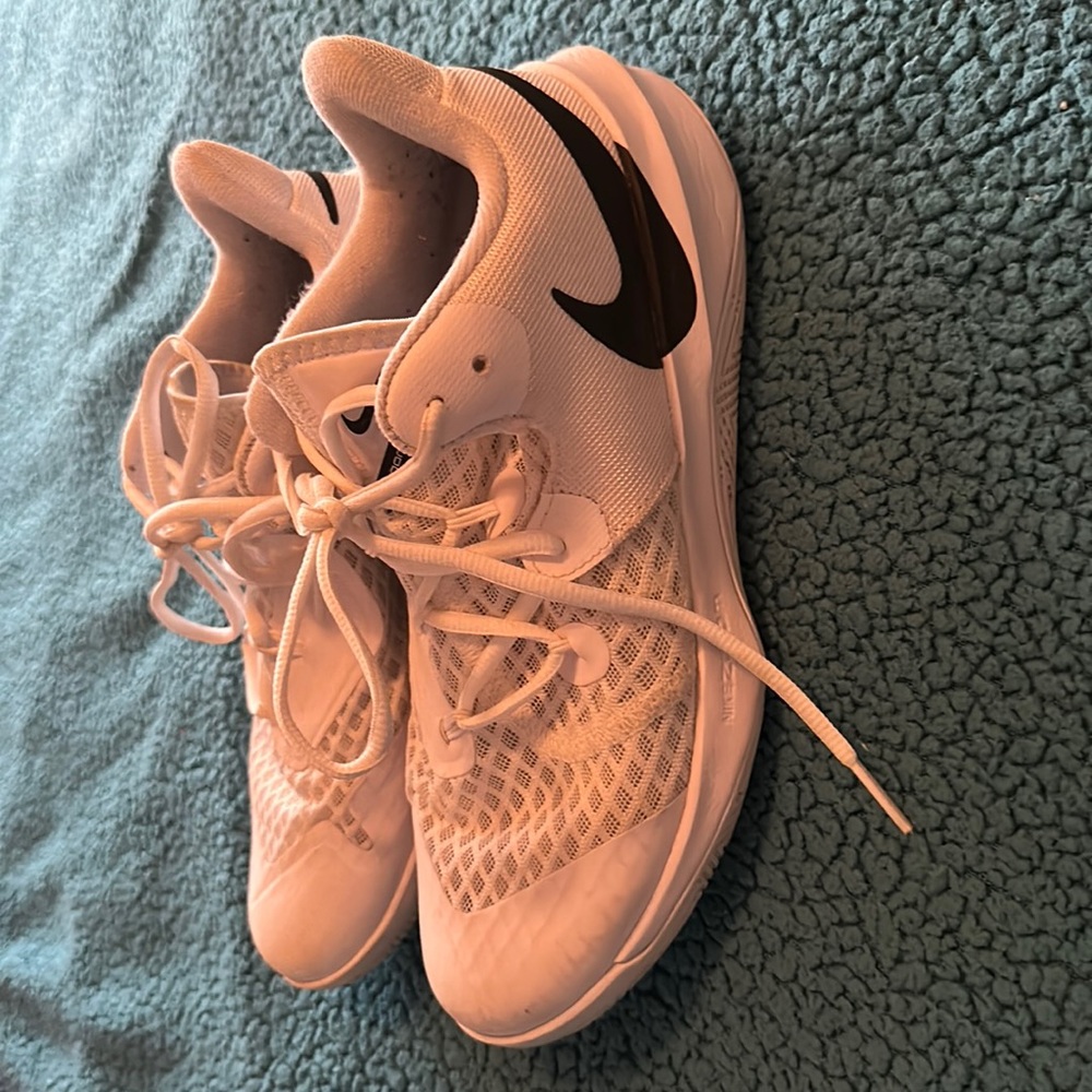 nike hypercourt shoes size 9